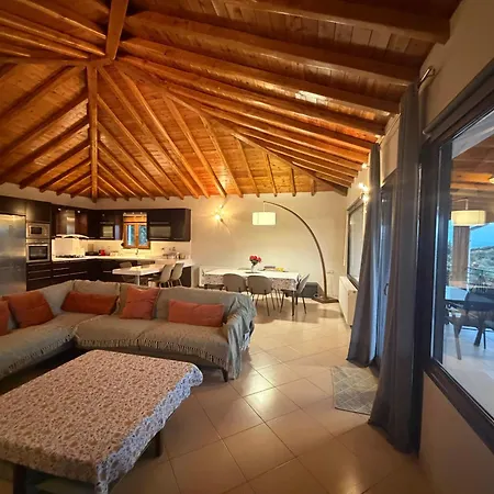 Runway Mansion Stunning Views And Lot Of Space